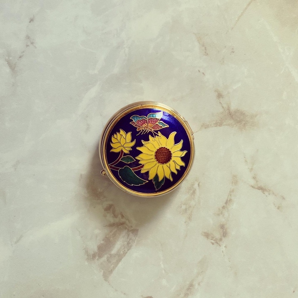 Sunflower pill box